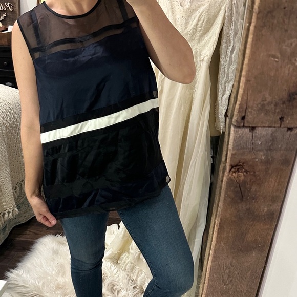 St. John Black and blue Top size large silk fabric - Picture 1 of 8